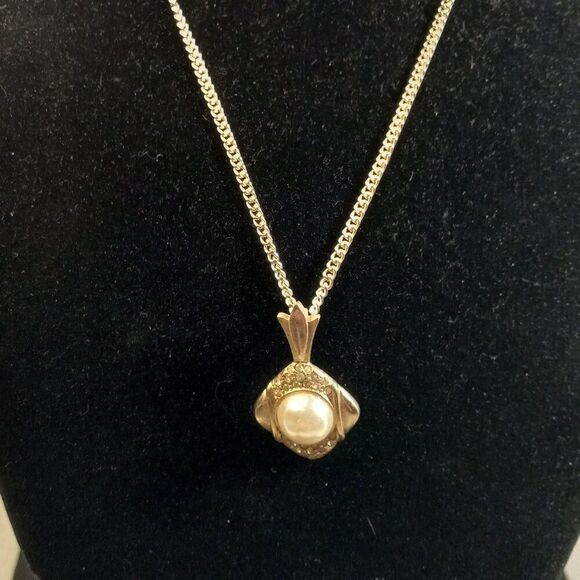 Vintage Pendant Faux Pearl Cabochon unique clasp Germany chain Necklace Chic - Picture 1 of 10